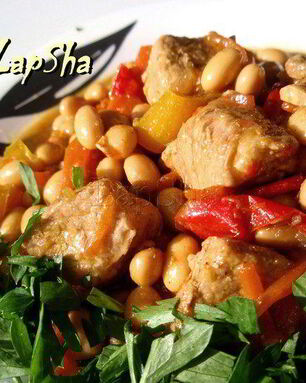Мясное рагу с соевыми бобами и орегано