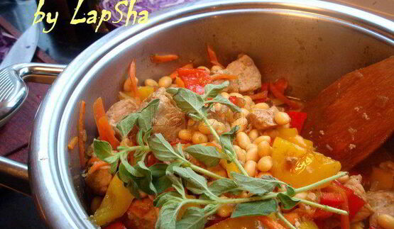 мясное рагу с соевыми бобами и орегано