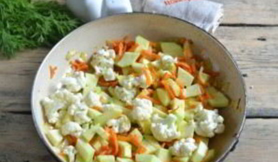 овощное рагу с цветной капустой и кабачками