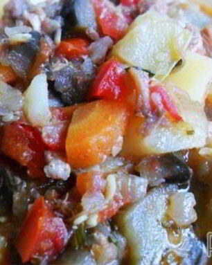 Овощное рагу с тушенкой