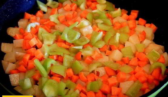 овощное рагу с тушеной курицей кабачками и картошкой