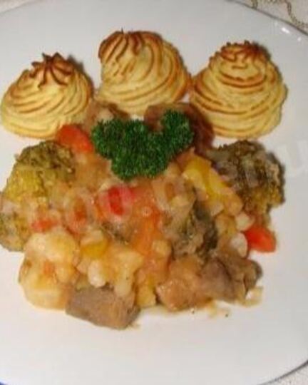 Рецепт овощного рагу со свининой под картофельно-томатным соусом