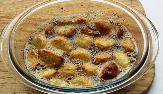 рагу из курицы с фасолью и запеченным чесноком