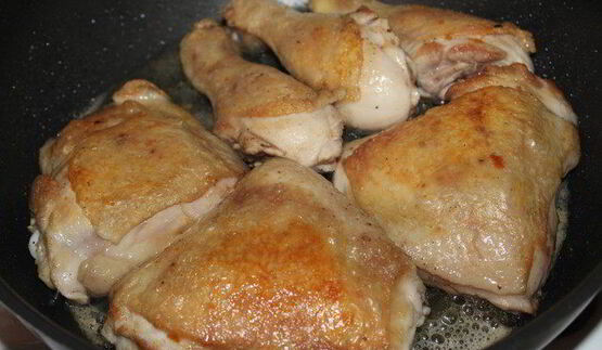 рагу из курицы с фасолью и запеченным чесноком