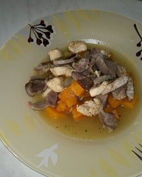 Рагу из острой тыквы с желудками и грудкой