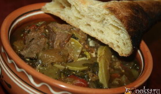 рагу с говядиной и овощами, запеченными на мангале