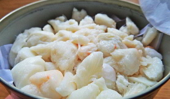 рисовая лапша с овощами и крабом