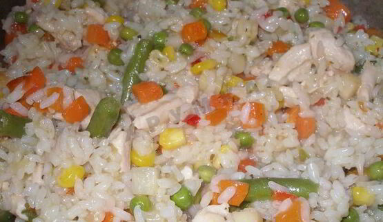 ризотто с курицей и замороженными овощами