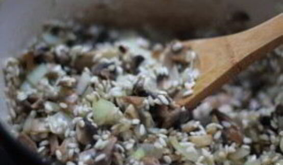 ризотто с шампиньонами и луком