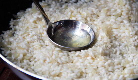 ризотто с зеленым горошком, сыром джюгас и мятой