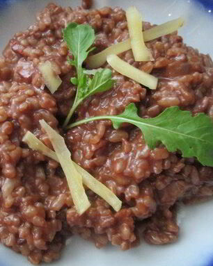 Шоколадное ризотто с беконом и руколой