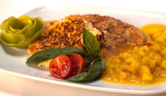 свиная отбивная с ризотто и яблочным чатни