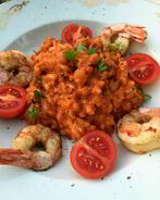 Томатное ризотто с креветками и помидорами черри