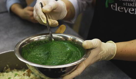 зеленое ризотто со скумбрией