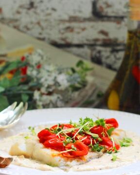 Белая рыба в сливочно-горчичном соусе с печеными томатами