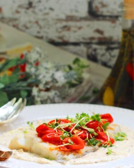 Рецепт белой рыбы в сливочно-горчичном соусе с печеными томатами