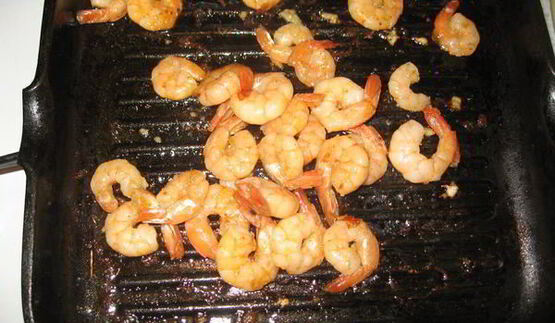 чесночные креветки-гриль