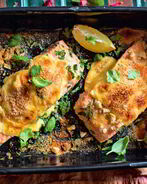 Форель в хрустящей корочке с моцареллой и базиликом