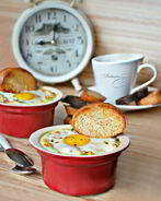 Горбуша горячего копчения в соусе с яйцом-кокот