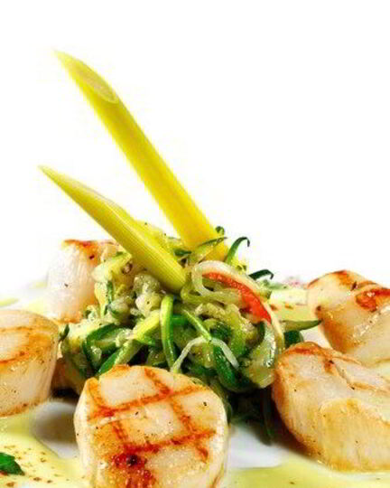 Рецепт гребешков на гриле с салатом из корня сельдерея