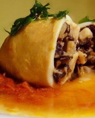 Кальмары с грибами, запеченные под сыром