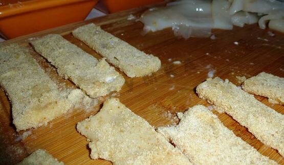 кальмары в панировочных сухарях хрустящие палочки