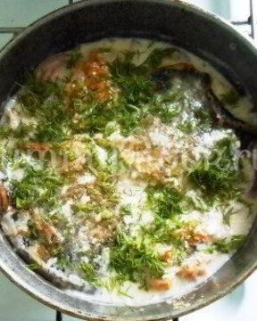 Карась в сметанном соусе