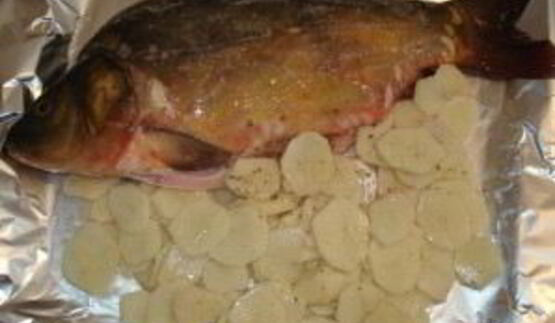 карп в фольге с картошкой