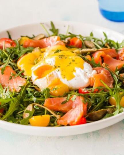 Рецепт копченого лосося и яйца-пашот с голландским соусом