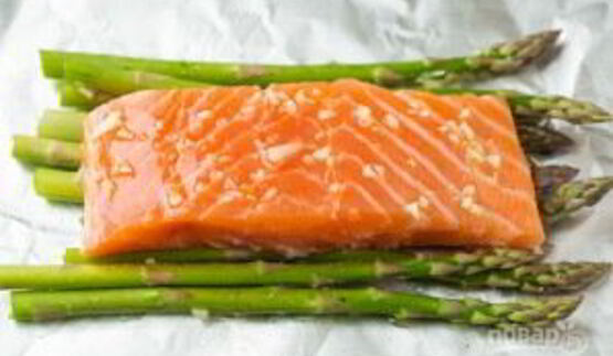 красная рыба в фольге с лимоном