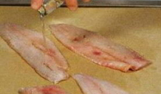 линь с запеченными помидорами и перцами