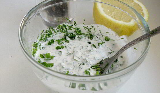 лосось с зеленым салатом