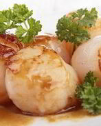 Морские гребешки в лимонном соусе на сковороде