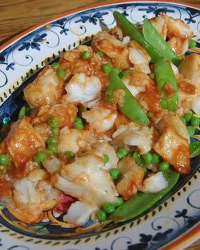 Палтус с зеленым горошком в ананасовом соусе