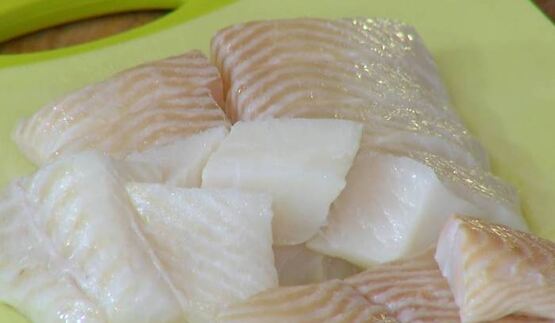 палтус с зеленым горошком в ананасовом соусе