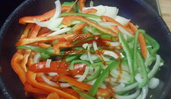 рыба в томатном соусе с овощами