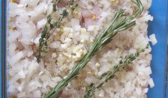 рыба, запеченная с кукурузной крупой и сыром джюгас