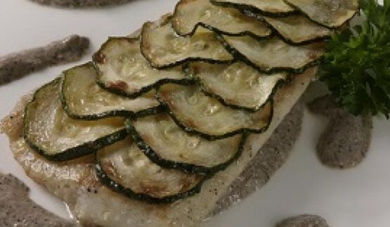 щука под чешуей из цукини