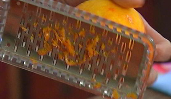 семга с соусом из сладкого перца и фундука