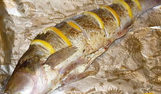 судак с лимоном и луком