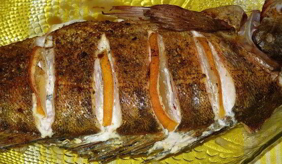 судак с лимоном и луком