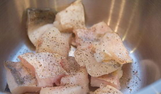 судак с пастой под сливочным соусом