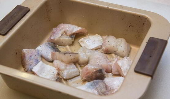 судак с пастой под сливочным соусом