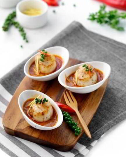 Рецепт жареных морских гребешков с соусом и овощами