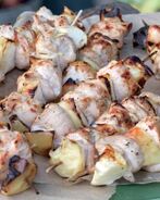 Шашлычки из куриной грудки с яблоком