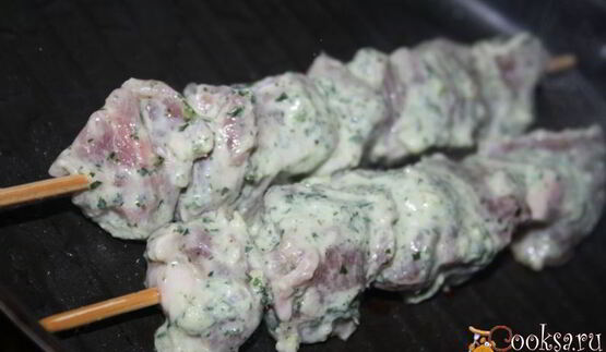 шашлычки из свиной вырезки в йогуртово-лимонном маринаде