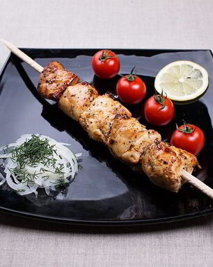 Шашлык из курицы в чесночно-луковом маринаде