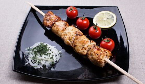 шашлык из курицы в чесночно-луковом маринаде