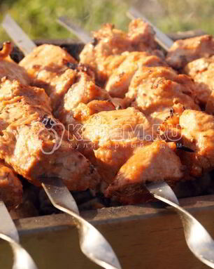 Шашлык из свинины в томатном соусе