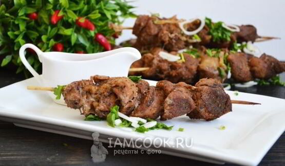 шашлык в духовке в банке на шпажках